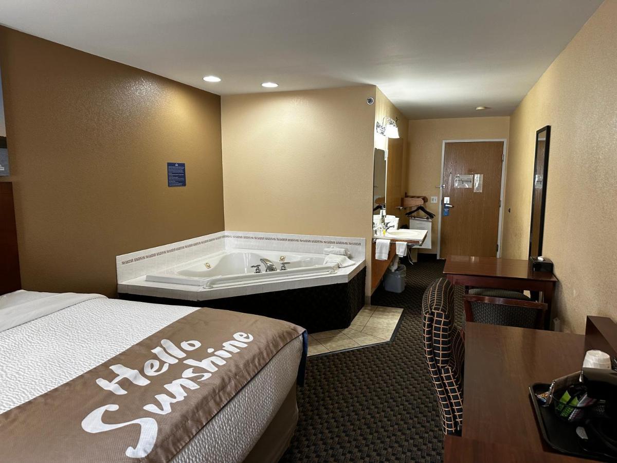 Days Inn By Wyndham Imlay City Kültér fotó