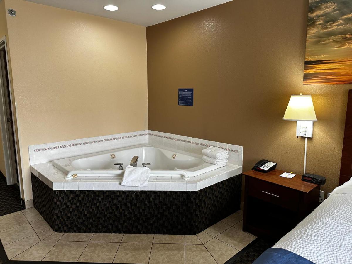Days Inn By Wyndham Imlay City Kültér fotó