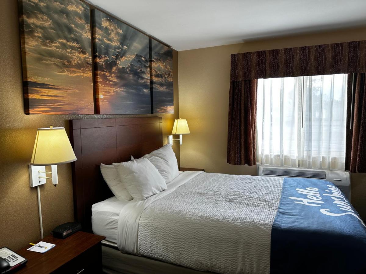 Days Inn By Wyndham Imlay City Kültér fotó