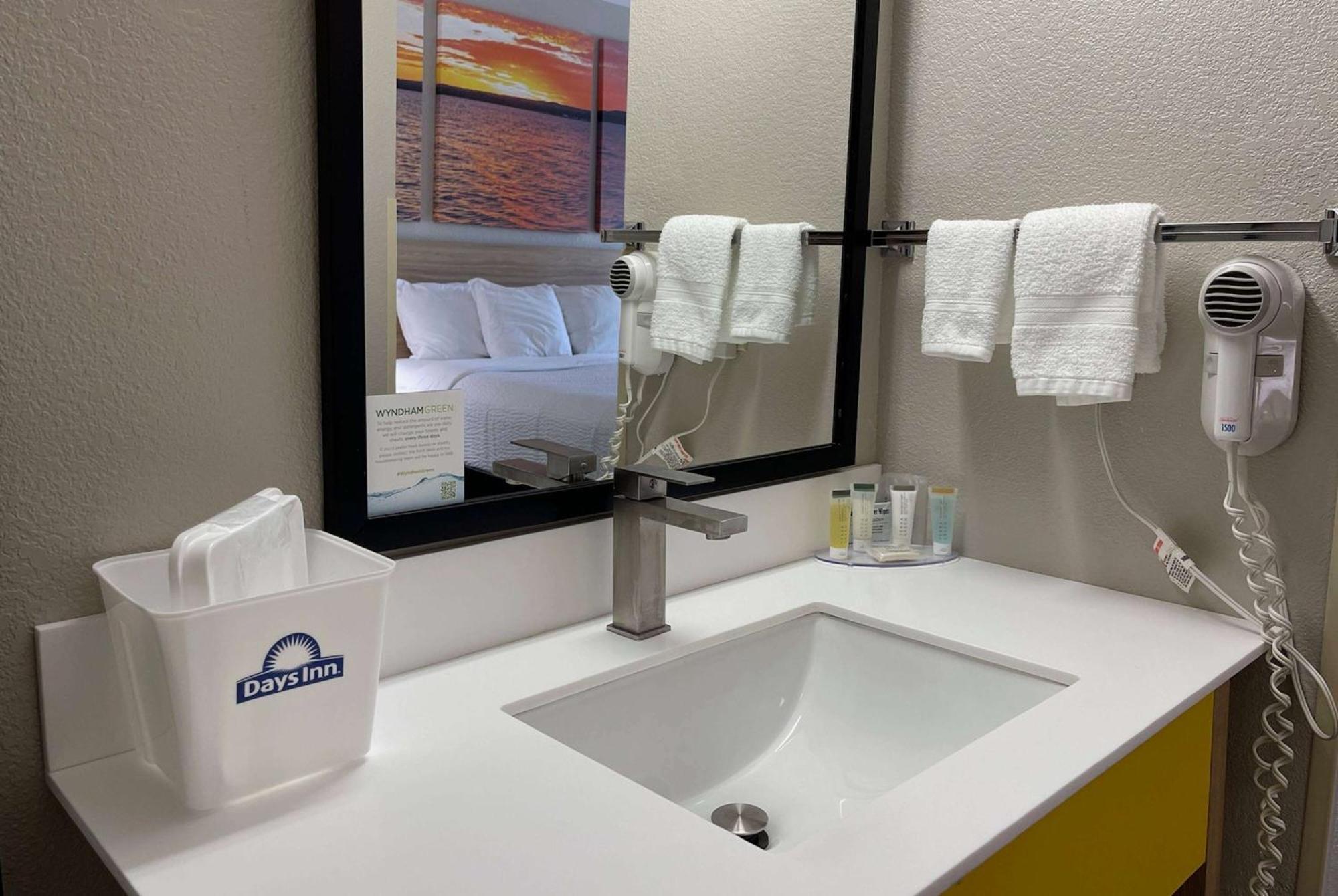 Days Inn By Wyndham Imlay City Kültér fotó