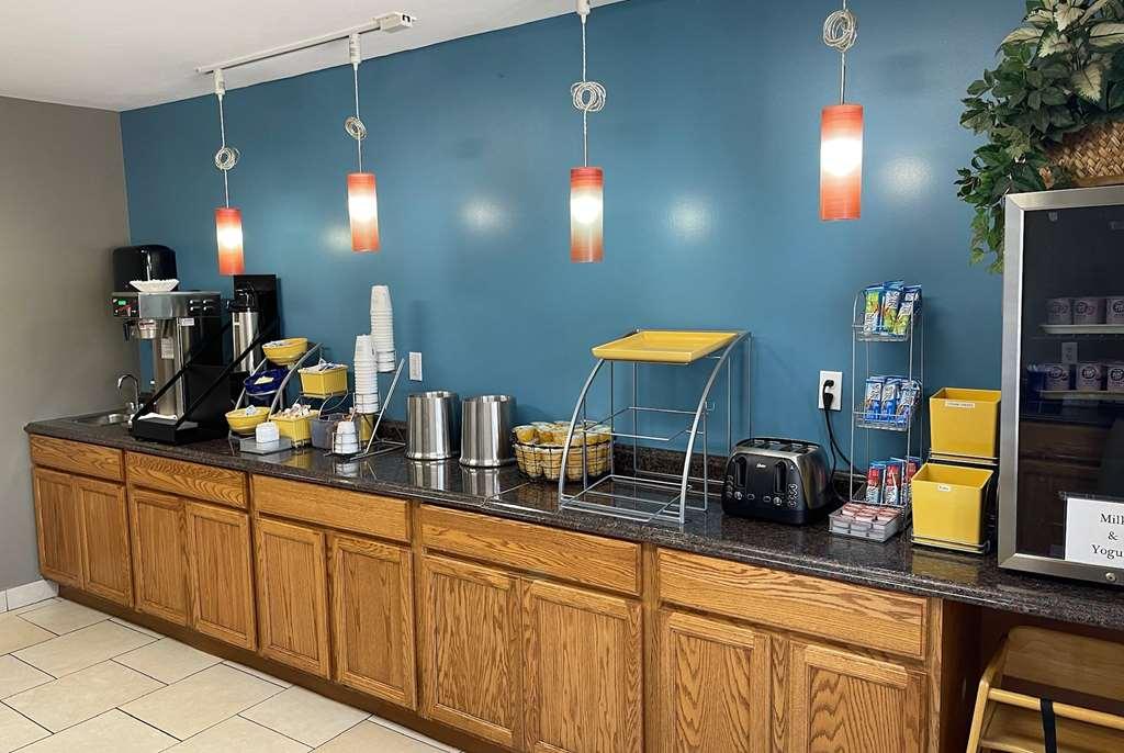 Days Inn By Wyndham Imlay City Étterem fotó