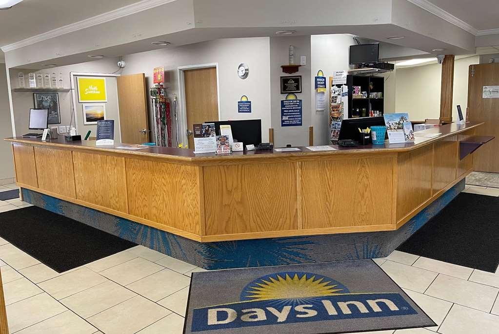 Days Inn By Wyndham Imlay City Beltér fotó